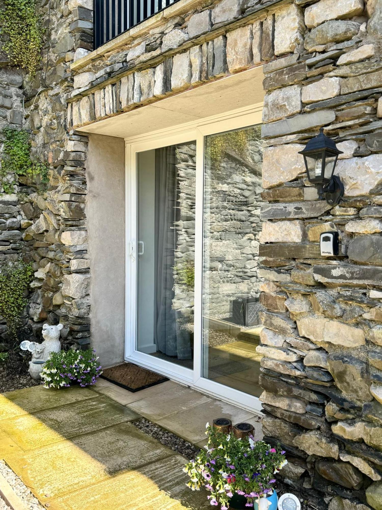 The Barn In The Courtyard Aparthotel Ulverston Exterior photo