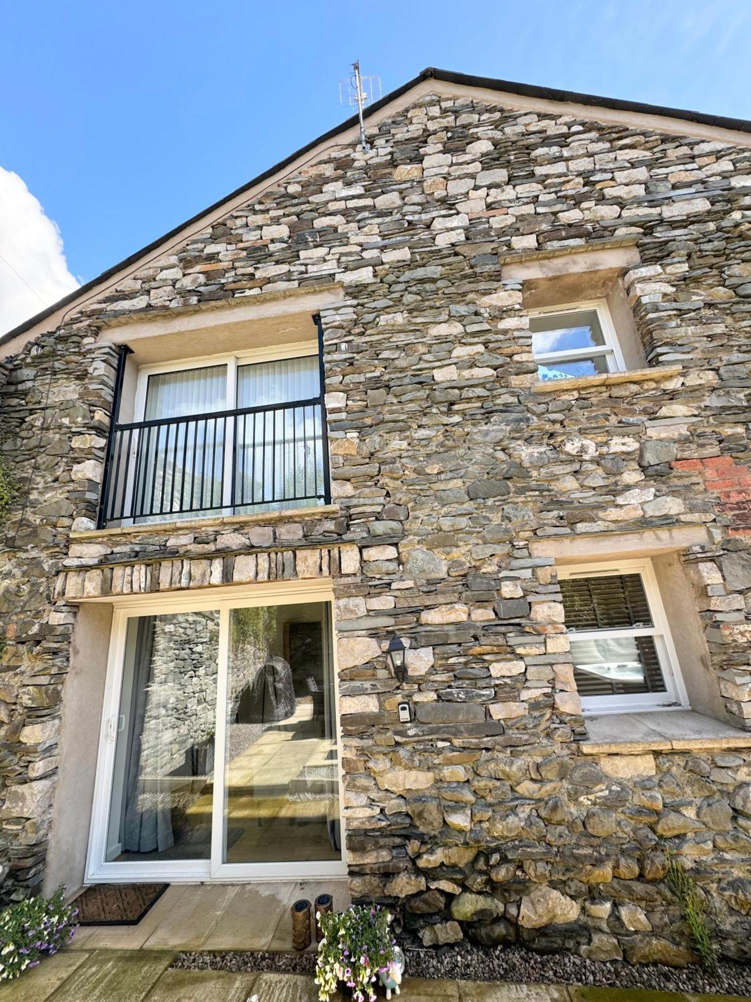 The Barn In The Courtyard Aparthotel Ulverston Exterior photo